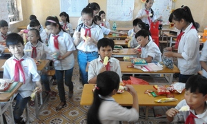 DO_BAN_TIM_RA_AI_LA_LOP_TRUONG_XUAT_SAC_NHAT_TRONG_NAM_HOC_20152016.jpg