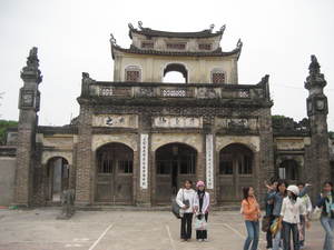 Tam_quan_den_Giong.JPG