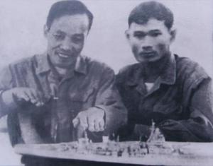 Phi_cong_Le_Xuan_Di_trai_va_phi_cong_Nguyen_Van_Bay_B_ban_phuong_an_danh_tau_chien_My1941972.jpg